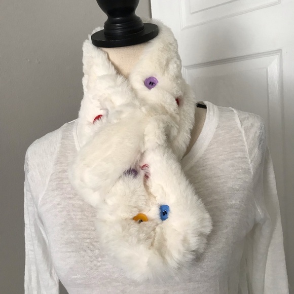 NEW - HALARA Decorative Button Faux Fur Scarf - Picture 1 of 16